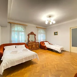 https://davits-apartment-21.alltbilisihotels.com